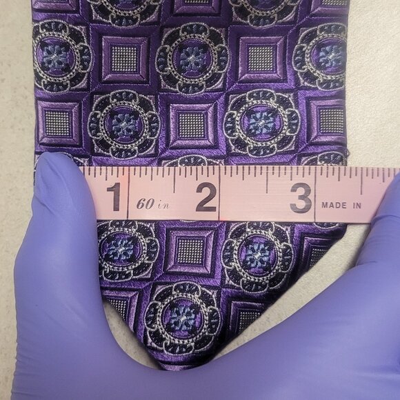 JZ Boulder All Silk Hand Made in USA Medallion Tie - Picture 3 of 5